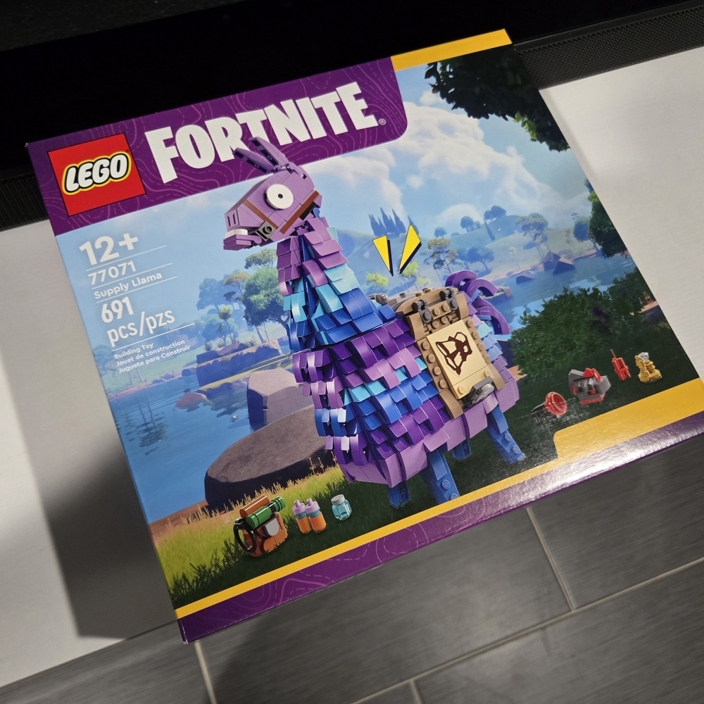 LEGO Fortnite Supply Llama Set in Purple and Blue